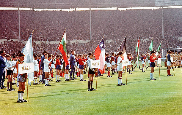 至少缺席一 至少缺席一